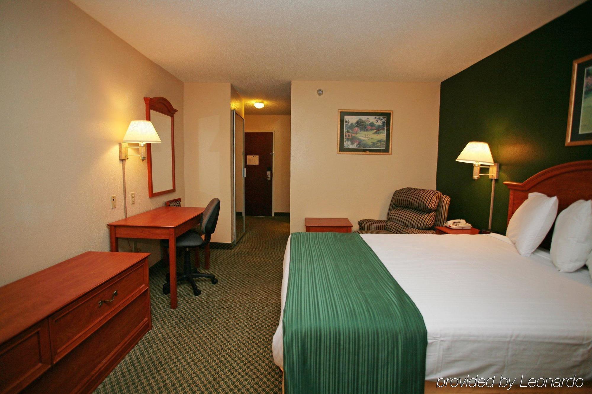 Americas Best Value Inn Louisville Room photo